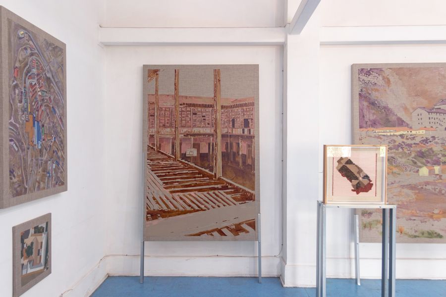 Vista de la exposición “Símbolos difusos”, de Fernanda Avendaño, en el Museo Regional de Rancagua, Chile, 2023. Foto cortesía de la artista