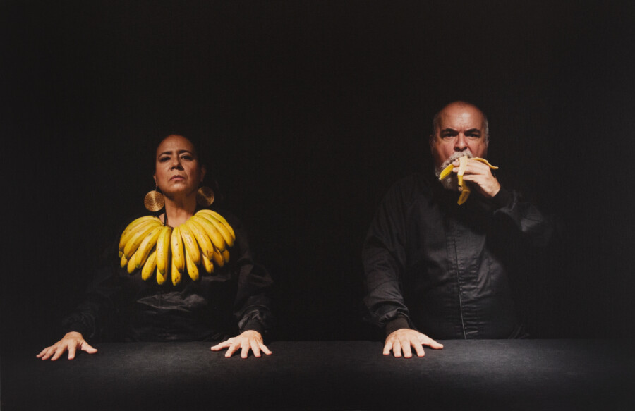 "Diosa del Banano", fotoperformance de Elia Arce y Orlando Britto. Cortesía de los artistas