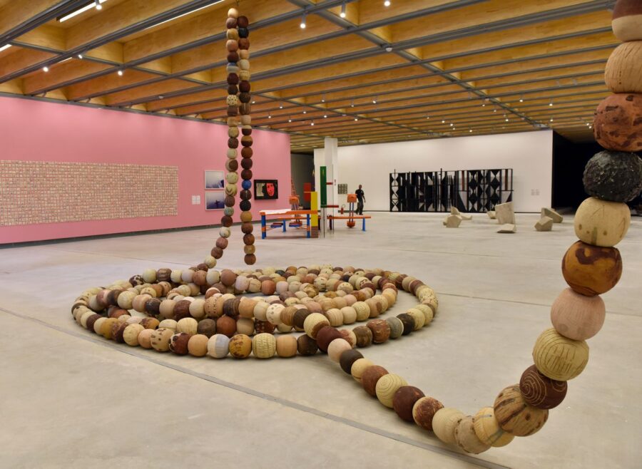 "Chão da Praça: Obras de la colección de la Pinacoteca", Pinacoteca Contemporânea, São Paulo, 2023. Cortesía: Pina