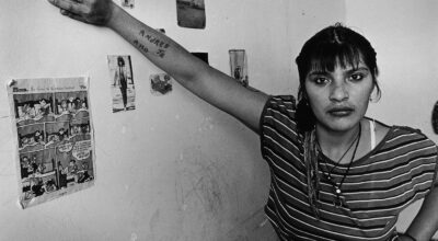 Adriana Lestido, de la serie Mujeres presas, 1991-1993. Gelatina de plata sobre papel fibra, 50 x 33 cm. Ed: 15 + A/P. Cortesía: Rolf Art