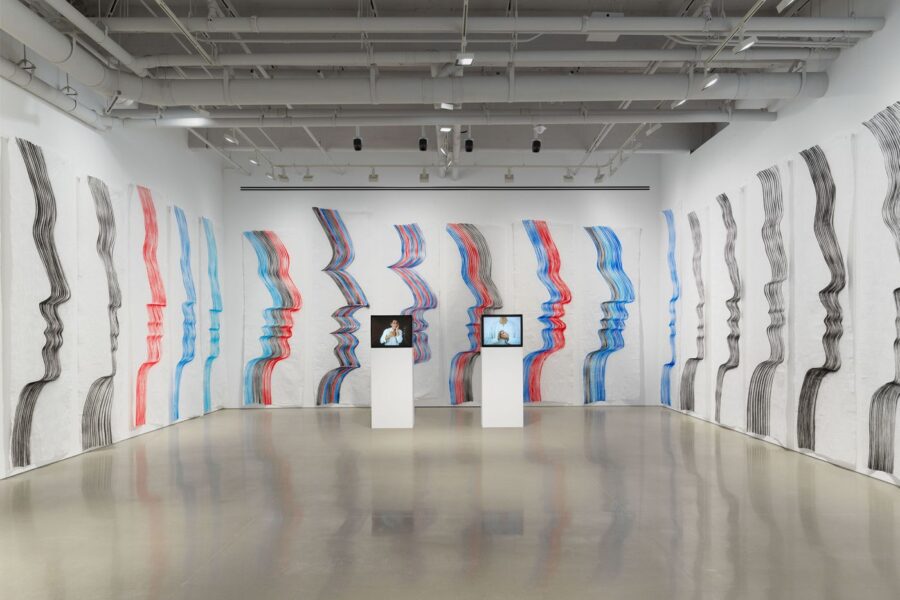 Vista de la exposición “Words of Mouth and Hands”, de Carlos Amorales, en kurimanzutto, Nueva York, 2023. Foto cortesía de la galería