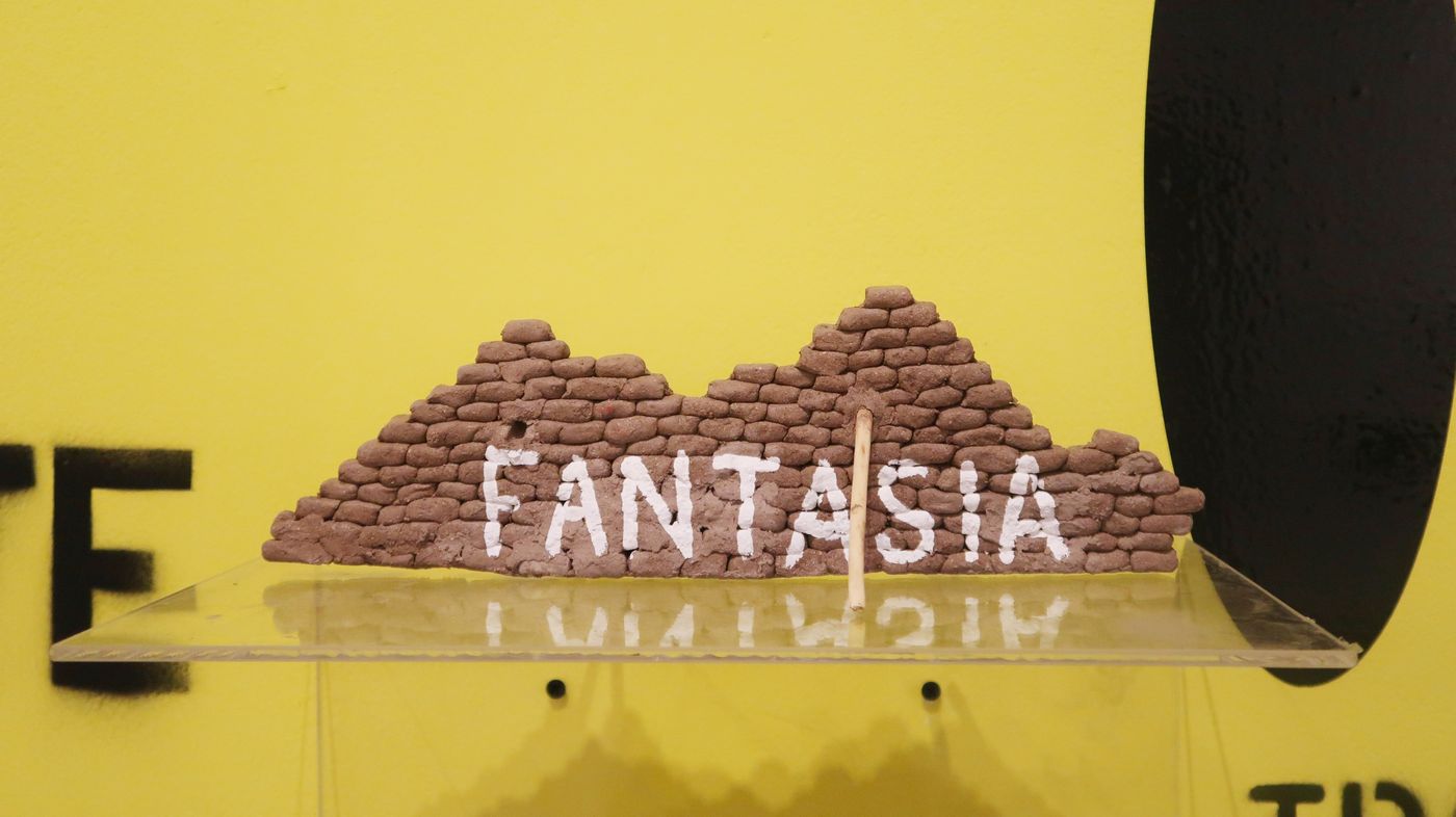 Vista de la exposición “Fantasía”, de Coco González, en Nube, Santa Cruz de la Sierra, Bolivia, 2023. Foto: María Edith Pereira. Cortesía: Nube 