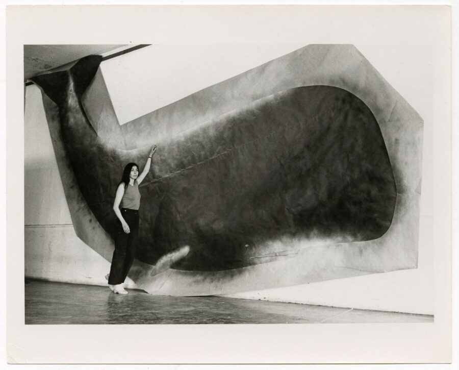 Sylvia Palacios Whitman, performance "Whale", parte del evento "South" en el Museo Guggenheim, NY, 1-2 de junio de 1979. Foto: Nathaniel Tileston. Cortesía de la artista (archivo personal)