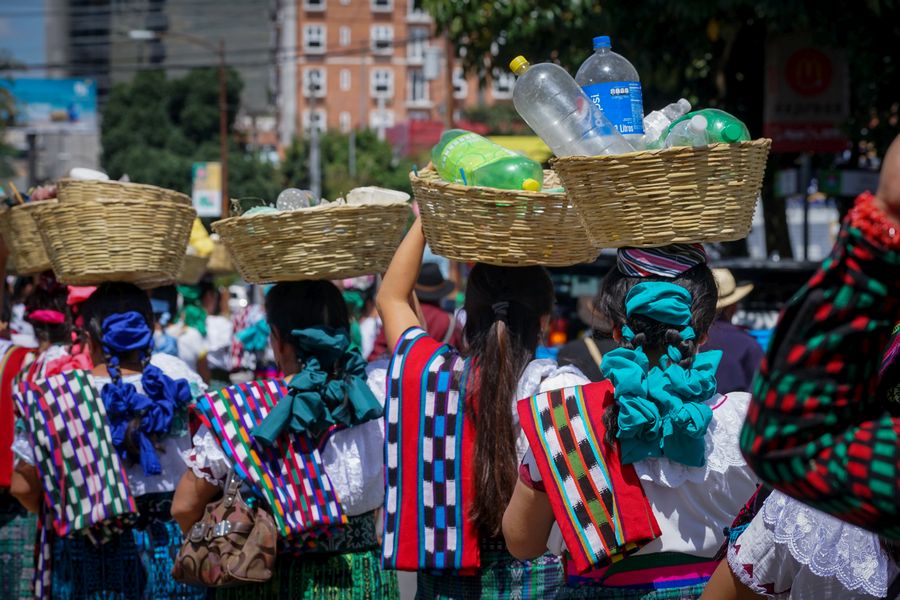 Marcha de mujeres tz’utujiles, 2022. Registro cortesía del artista