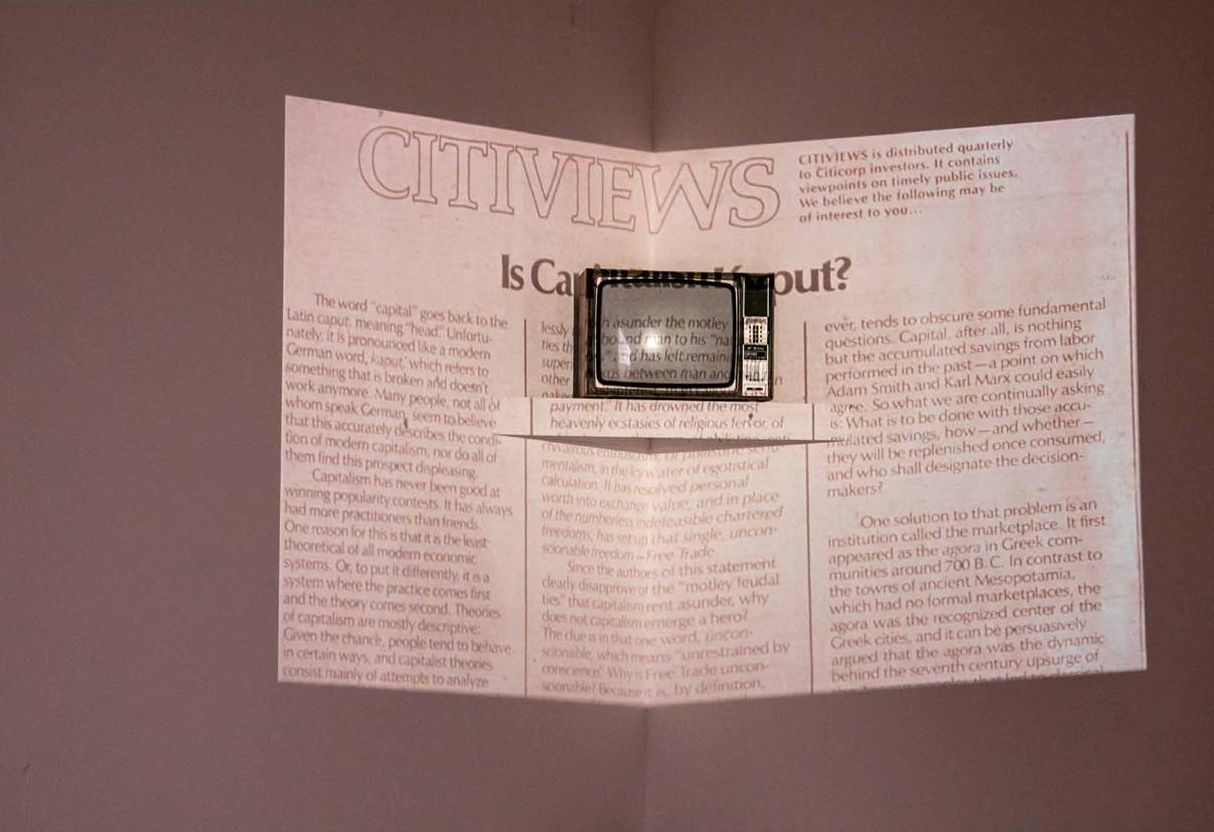 Antoni Muntadas, La televisión, 1980, videoinstalación con audio, medidas variables. Foto cortesía del CCK
