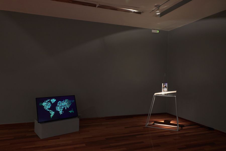 Carolina Estrada, Escritos de los cuerpos perdidos. Vista de la exposición en el Británico Cultural Lima, 2023. Foto: Juan Pablo Murrugarra.
