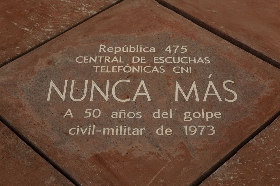 Tania Bruguera, Magnitud 11.9. Vista de la exposición “Magnitud 11.9” en el Museo de la Solidaridad Salvador Allende, Santiago de Chile, 2023-2024. Foto: Benjamín Matte. Cortesía: MSSA