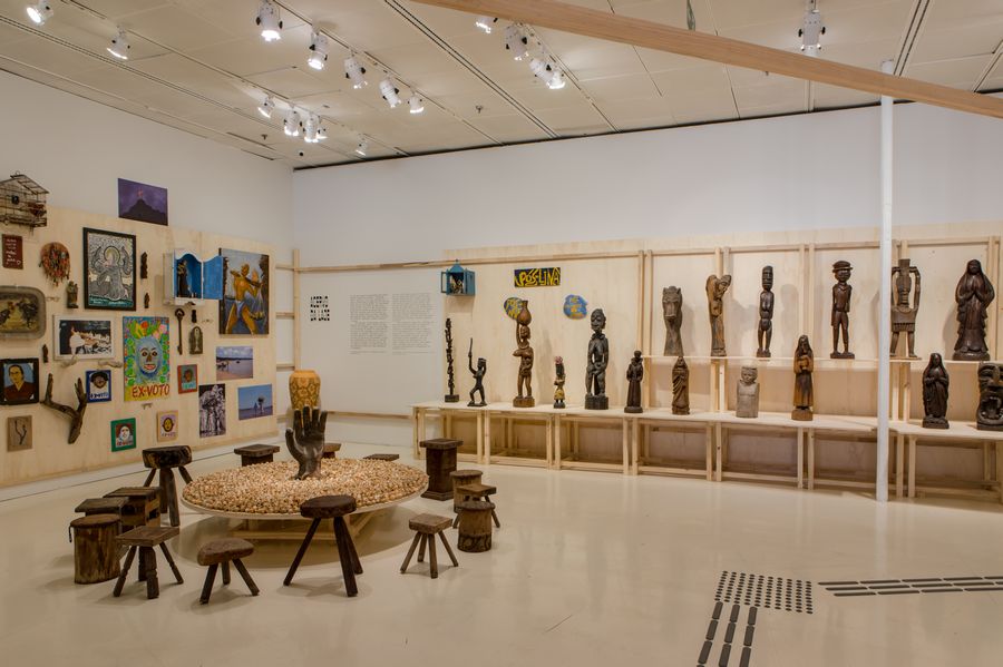 Vista de “Ensaios para o Museu das Origens”, en Itaú Cultural & Instituto Tomie Ohtake, Sao Paulo, 2023-2024. Foto: Andre Seiti