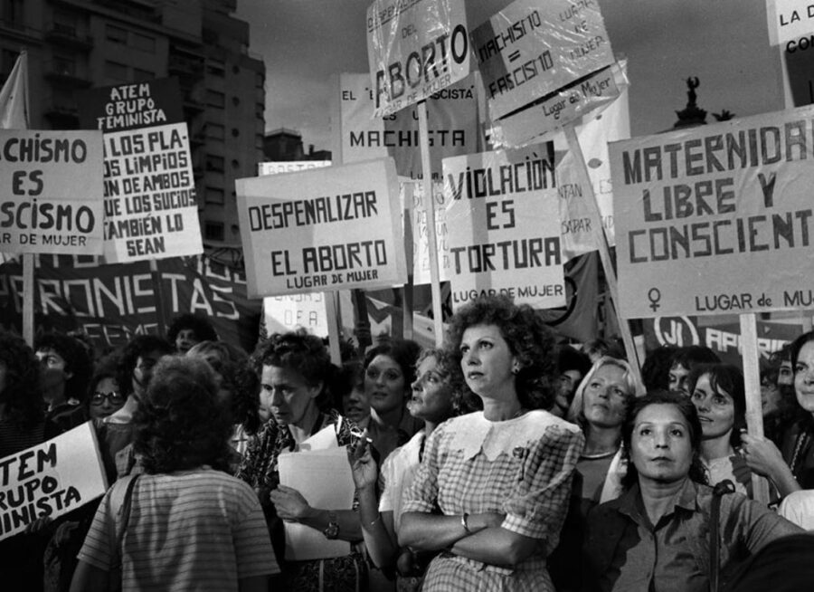 Alicia D’Amico. Marcha del día de la mujer, 8 de marzo de 1984. Fotografía 35mm, b&n. © Archivo Alicia D’Amico