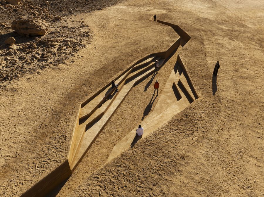 Sara Alissa y Nojoud Alsudairi, Posibilidades invisibles: Cuando la Tierra empezó a mirarse a sí misma, Desert X AlUla 2024, foto de Lance Gerber, cortesía de The Royal Commission for AlUla
