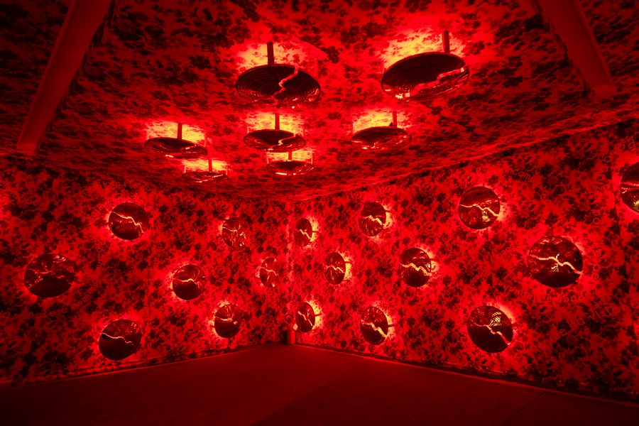 Vista de la exposición “La espiral sin fin”, de Betsabeé Romero. Evento colateral de la 60ª Bienal de Venecia. Fundación Bevilacqua La Masa, Venecia, 2024. Foto cortesía de la artista