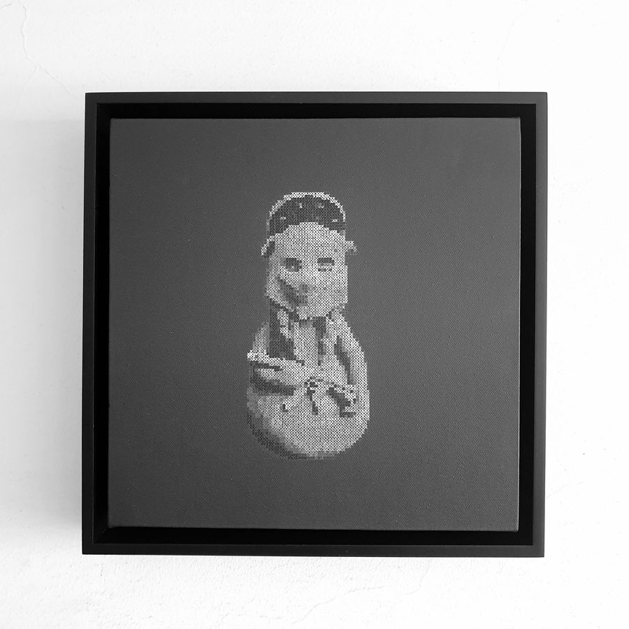 Francisca Rojas Pohlhammer, Santísima dignidad en punto cruz (Serie Holy Dignity), 2021. Acrílico sobre lienzo en bastidor de madera, 32 x 32 cm. c/u. Cortesía de RoFa Projects