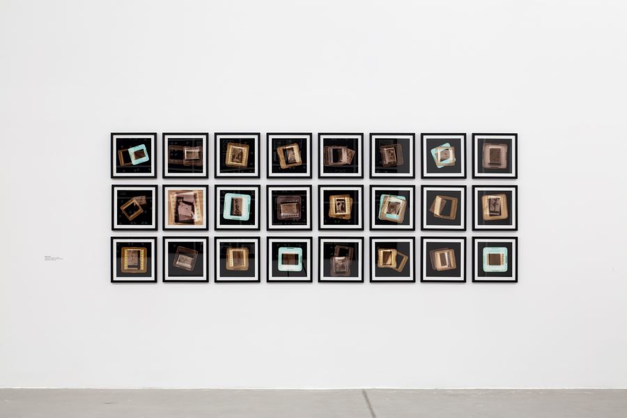 Silvia Gruner, Nostalgia por la materia, 2013. 48 impresiones digitales sobre papel de algodón, 30 x 30 cm c/u. Cortesía: Nordenhake