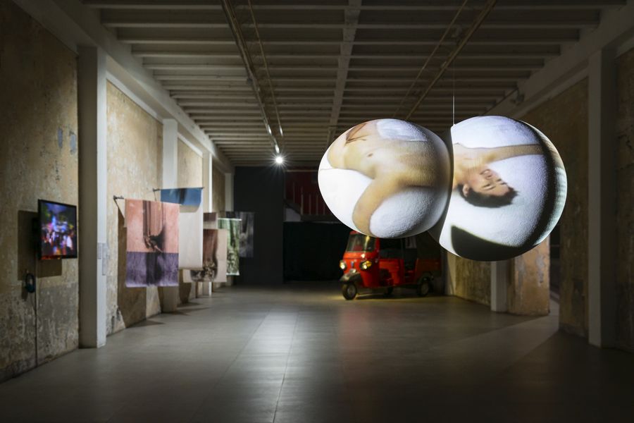 Obras de Patricia Villalobos en "Temporalidades ancladas por la luz", MADC, San José, Costa Rica, 2024. Cortesía de la autora