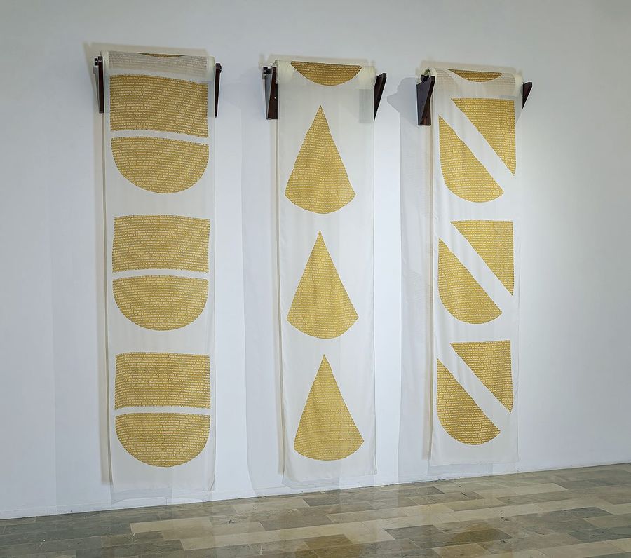 María José Argenzio, Genealogía, 2017. Vista de instalación en la Poli/Gráfica, PR, 2024. Foto cortesía de la artista.