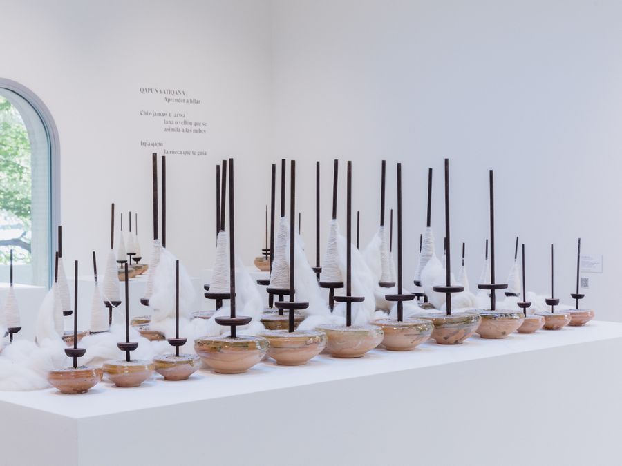 Elvira Espejo Ayca, El pensar de nuestras filosofías. Pabellón de Bolivia en la 60° Bienal de Venecia, 2024. Foto: Matteo de Mayda. Cortesía: La Biennale di Venezia