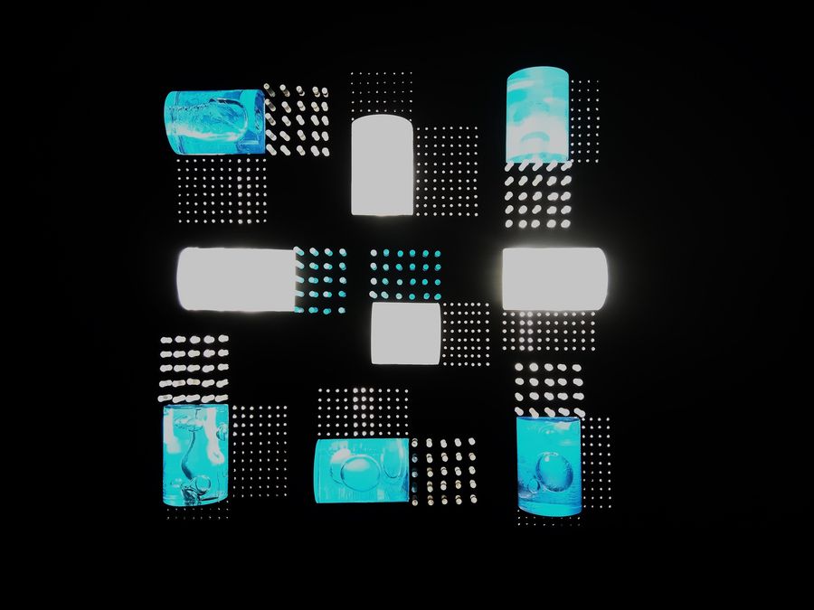 Gyula Kosice, Relieve lumínico, 1970. Acrílico (plexiglás), madera y fuente de luz. Colección particular. Foto cortesía: Malba