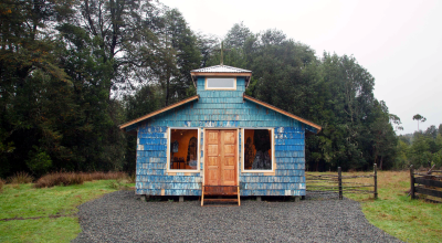 La Capilla Azul en la Comarca Contuy, Chiloé, Chile, 2024. Cortesía