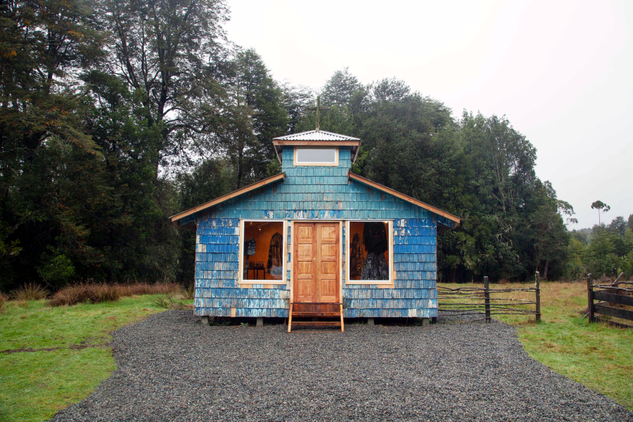 La Capilla Azul en la Comarca Contuy, Chiloé, Chile, 2024. Cortesía