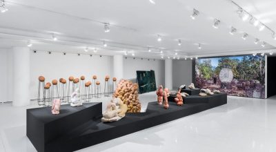 Vista de la 38ª edición del Panorama de Arte Brasileña: Mil Graus, Museu de Arte Contemporânea da Universidade de São Paulo (MAC USP), 2024. Foto: Estúdio em Obra