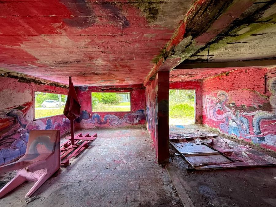 Intervención realizada por el artista Marcos Castro durante su residencia en Casa Neptuna, José Ignacio, Uruguay. Marcos participó en el programa FAARA Conecta, una alianza entre la Fundación Ama Amoedo y Fundación Casa Wabi, durante noviembre de 2024.