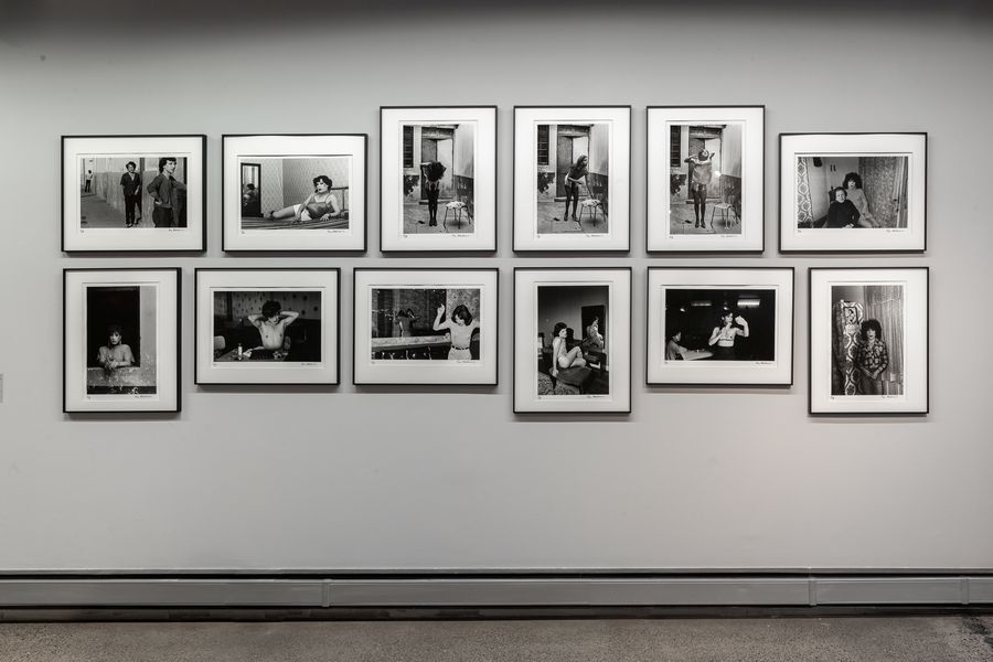 Paz Errázuriz, La Manzana de Adán, 1981-1989. Vista de la exposición Tierra de Nadie en Il Posto, Santiago de Chile, 2024. Foto: Felipe Ugalde. Cortesía: Il Posto