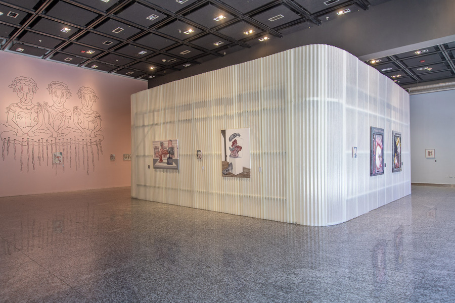 Vista de la exposición This is a sensitive world, de Carolina Muñoz, en la Sala de Arte CCU, Santiago, Chile. Foto: Jorge Brantmayer. Cortesía: Sala de Arte CCU