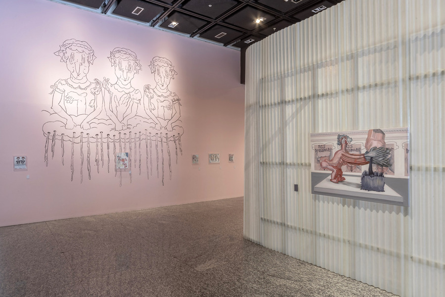 Vista de la exposición This is a sensitive world, de Carolina Muñoz, en la Sala de Arte CCU, Santiago, Chile. Foto: Jorge Brantmayer. Cortesía: Sala de Arte CCU