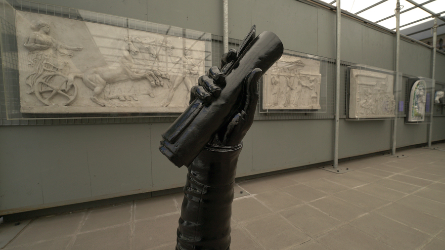 Cristian Inostroza, El Legado de Portales 2, 2024. Escultura de impresión 3D en filamento Pla con dibujo en transparencia. Cortesía del artista