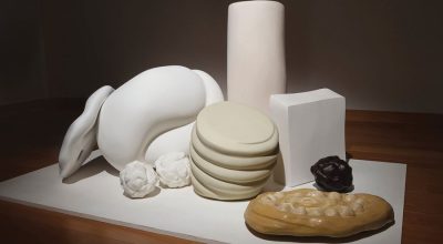 Elba Bairon, Sin título, 1999. Estuco, Resina poliéster, pasta de papel, resina, 200 x 160 x 98 cm. Cortesía: W Galería