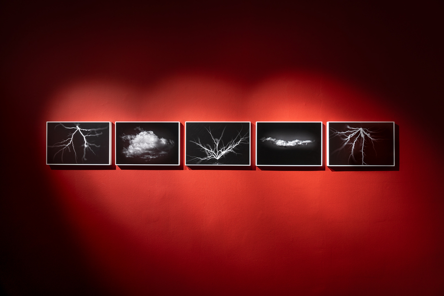 Relatos Barrocos contados por un Gorrión, de Gonzalo Vargas M. Foto: Hugo Pico, N24 Galería de Arte, Quito, 2025