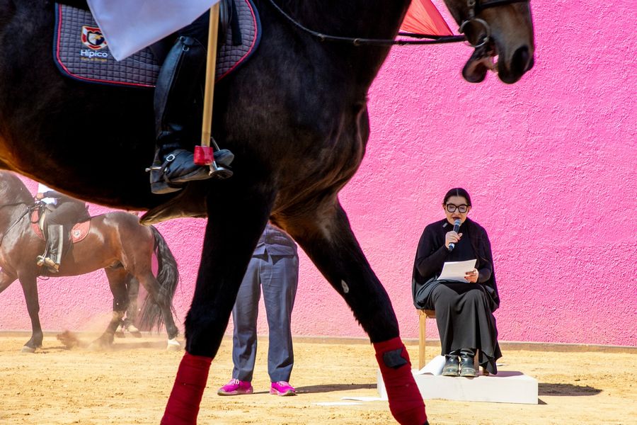 Marina Abramović, El arte es oxígeno. Intervención en La Cuadra, Estado de México, 6 feb, 2025. Foto cortesía de El País.