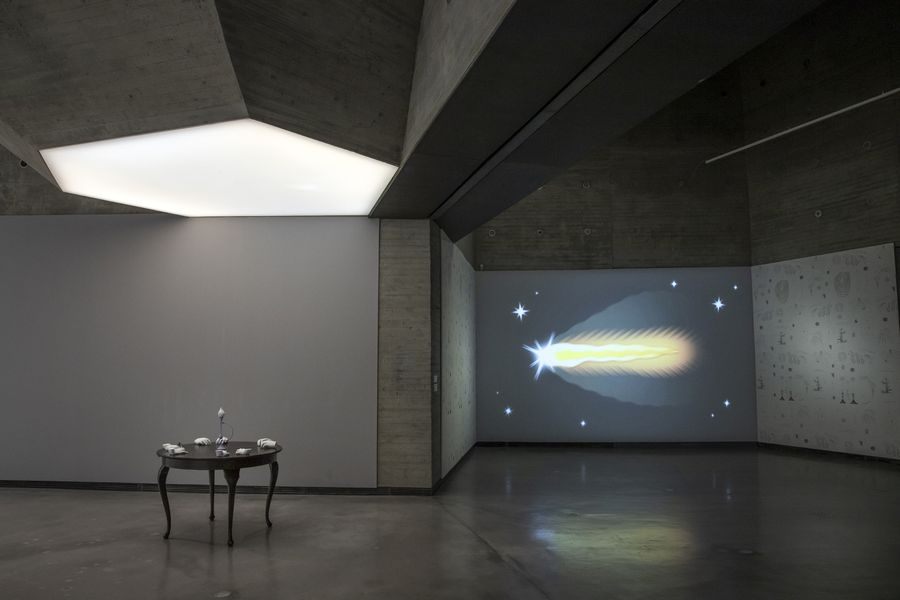 Las mesas danzantes, de Mercedes Azpilicueta Vista de la exposición en el Centro de Creación Contemporánea de Andalucía (C3A), Córdoba, España, 2024-2025. Foto cortesía del C3A