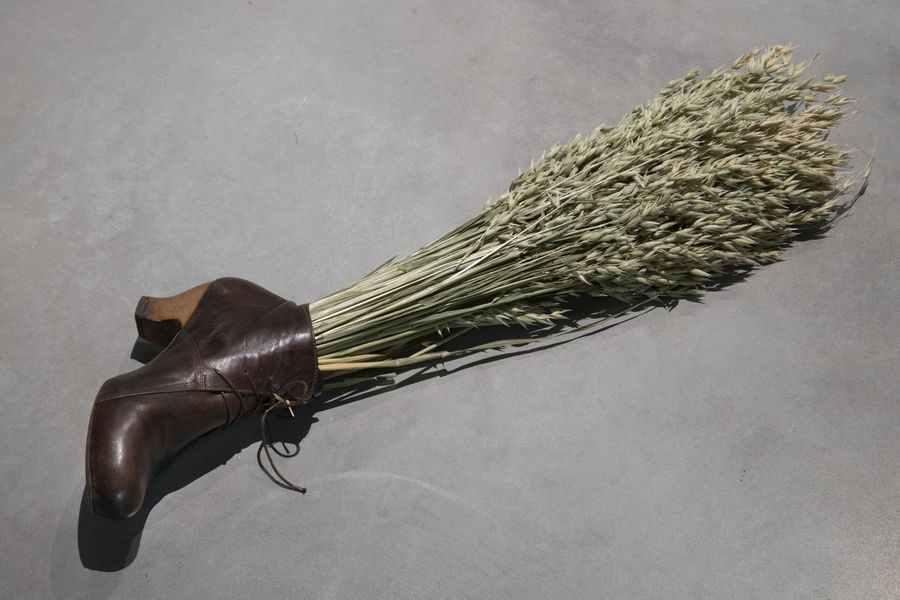 Las mesas danzantes, de Mercedes Azpilicueta Vista de la exposición en el Centro de Creación Contemporánea de Andalucía (C3A), Córdoba, España, 2024-2025. Foto cortesía del C3A