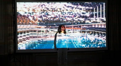 Suwon Lee, Dictée/Exilée, performance en Americas Society, NY, 20 nov, 2024. Foto: Ana Aizer