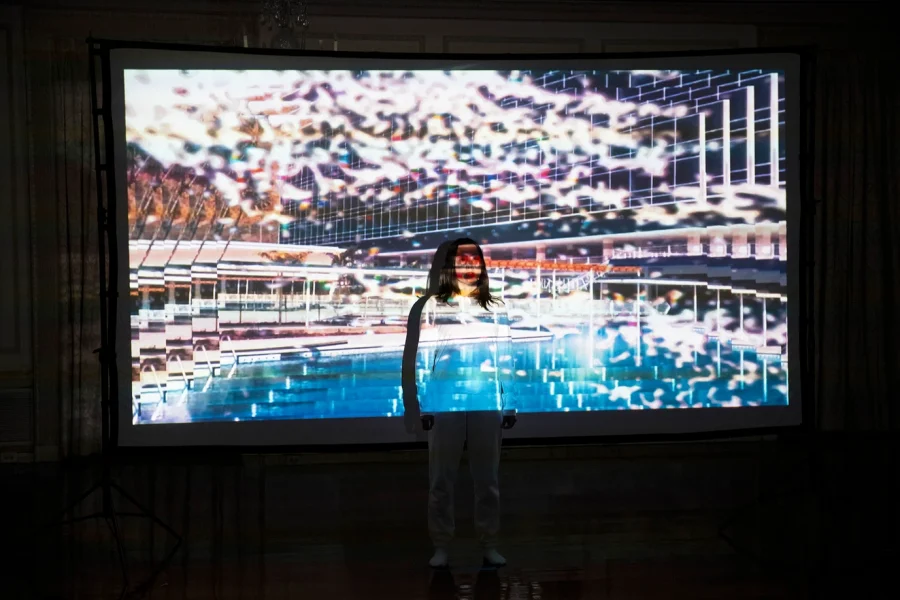 Suwon Lee, Dictée/Exilée, performance en Americas Society, NY, 20 nov, 2024. Foto: Ana Aizer