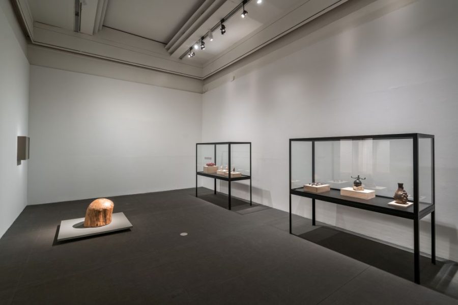 Vista de la exposición Sotaveu, de Mar Arza, en La Virreina, Barcelona, 16.11.2024 – 30.03.2025. Foto cortesía de La Virreina