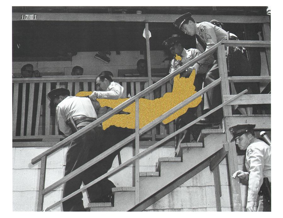 Artemisa Clark, La Sra. Aurora Vargas, luchando ferozmente, es sacada de la casa por los ayudantes del sheriff mientras que los hold-outs son desalojados de Chavez Ravine. Catorce ayudantes del sheriff llevaron a cabo el desalojo, que se convirtió en un tumulto (Los Angeles Times/1959), 2017. Vinilo de purpurina y tinta sobre papel. Cortesía de la Colección Luján