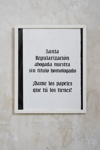 Vista de la exposición Proteja nuestros secretos, del Colectivo Ayllu, en Formato Cómodo (Madrid), 18 ene - 20 mar, 2025. Cortesía: Formato Cómodo, Madrid