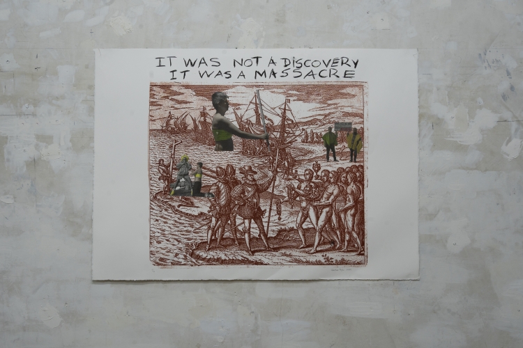 Colectivo Ayllu, No fue un descubrimiento, fue una masacre (serie Perrear el dolor) 2018-2020. Litografía, collage y dibujo, 72 x 102 cm. Ed: 2/10 + 1 P.A. Cortesía: Formato Cómodo, Madrid