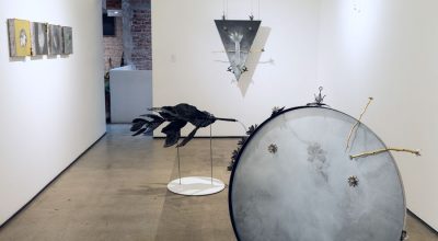 Vista de la exposición “Mal de ojo”, de Juan Carlos León, en La Nao, Ciudad de México, 2025. Foto: Quique Murguía. Cortesía: La Nao