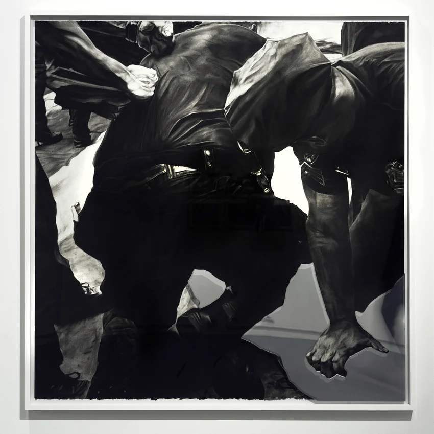 La obra de Shaun Leonardo, Freddy Pereira (2019), centrada en la violencia policial contra hombres y niños racializados, iba a exhibirse en el Museo de Arte Contemporáneo de Cleveland, pero la institución canceló la muestra en 2020. Foto cortesía del artista.
