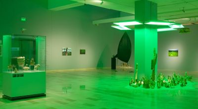 Vista de la exposición El Mundo en Llamas de Paul Rosero Contreras, Museo Antropológico y de Arte Contemporáneo (MAAC), Guayaquil, Ecuador. Foto: Ricardo Bohórquez