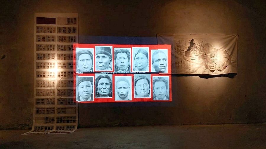 Voluspa Jarpa, Cartografía de incógnito: Exhibidos, 2023. Instalación multimedia (video proyección, impresión e intervenciones sobre textil), 150 x 310 cm. Cortesía: Nommé Galeria