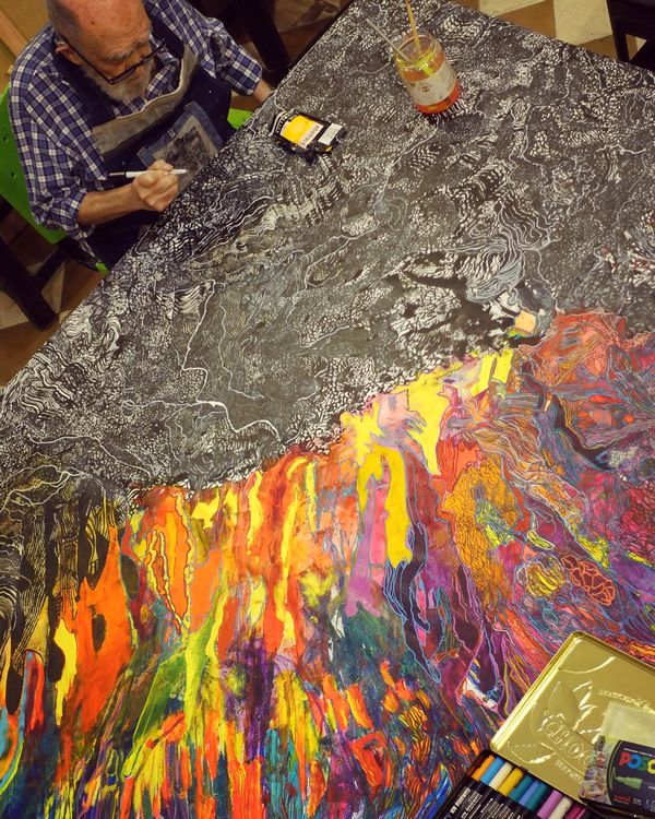 Yuyo trabajando en En vísperas de…, 2024. Acrílico y tinta acrílica sobre tela, 194 x 280 cm. Foto tomada de su Instagram