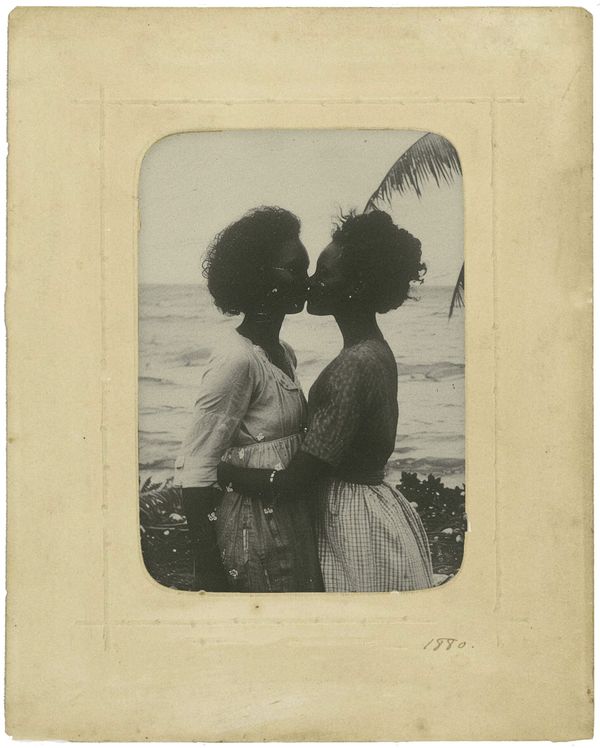 Mayara Ferrão, O beijo 20 (El beso 20), de la serie Álbumes Unoblivions, 2024. Imágenes generadas por inteligencia artificial, impresión inkjet sobre papel de algodón. Colección de la artista y Galería Verve.